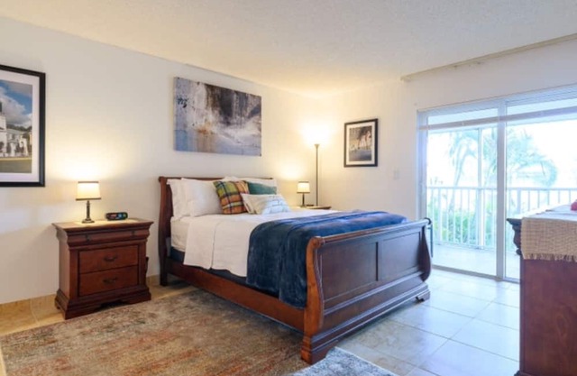 Classy Comfortable Condo - Close to everything