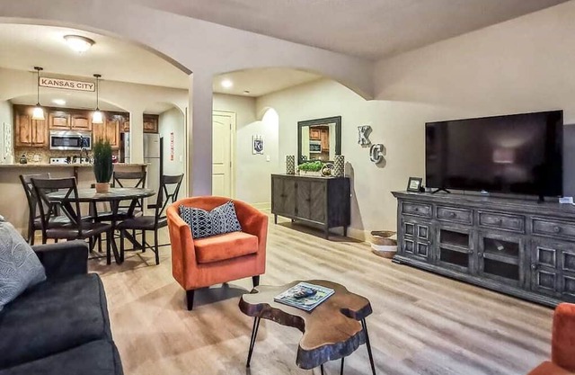 Large Plaza 2BR/2BTH