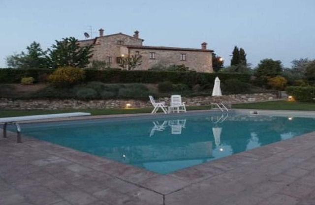 Apartment with pool in village in Chainti