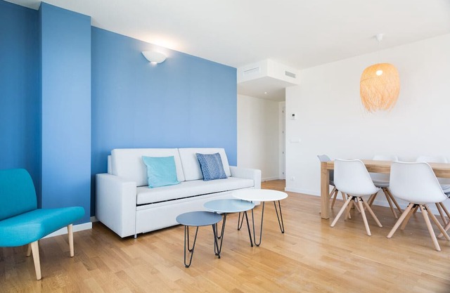 Olala Port Forum 2-Bedroom Apartment with Balcony