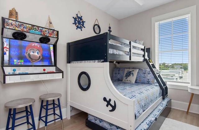 Luxury Beach Condo 5 Min Walk to Beach Shops