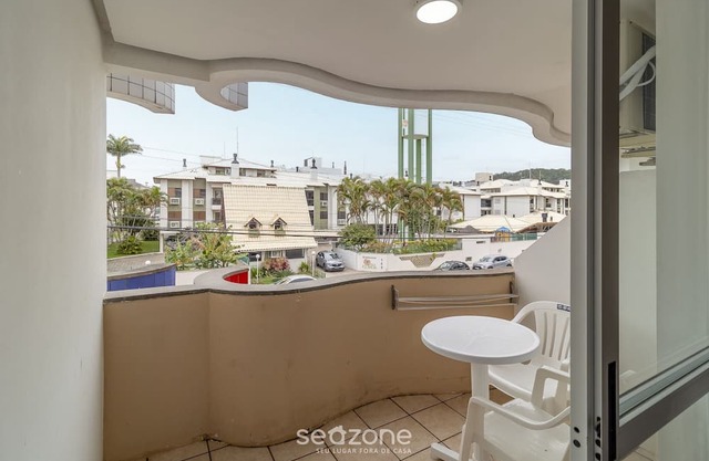 Apt c/Varanda in Condominio Pe na Areia Iho127