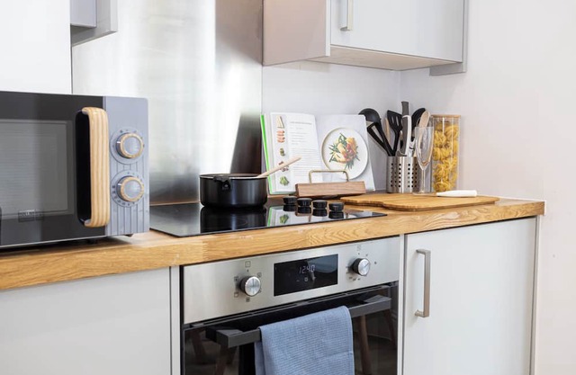 Flat 2 15 Longley Road