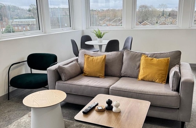 Business l Leisure l Contractors