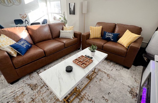 Luxury 2BD 2BA with Free Parking in Downtown Indianapolis