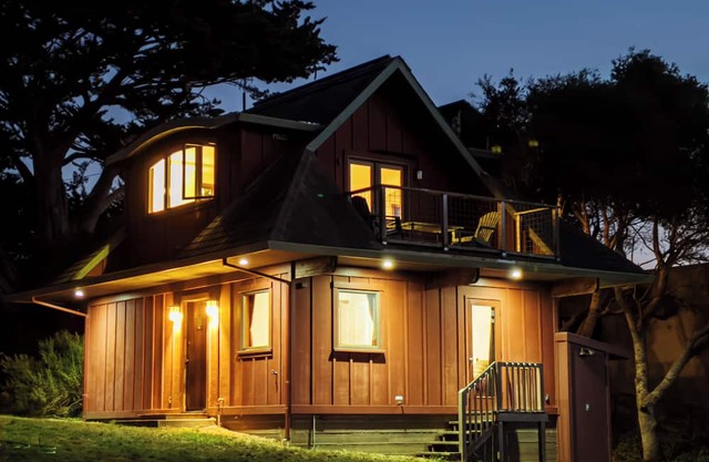 2 Story House with Nature Views 5-min Walk to Downtown Point Reyes