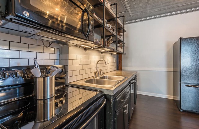 Stylish 3 Bedroom W/AC ❄️, Mesh WiFi 🛜, Billiards 🎱 table, Games🎯🎮,parking