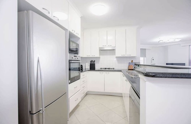 Pyrmont 2 Bed apartment - Prime Location w parking
