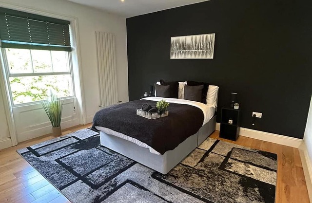 AMAZING CENTRAL 3 bed REFURB sleeps 5