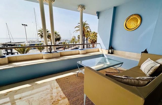 Apartamento Puerto Sotogrande' con vistas al mar, Wi-Fi y aire acondicionado