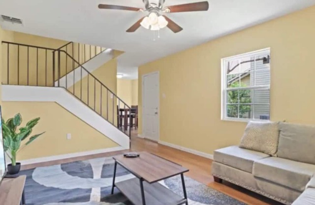 Charming 2-bedroom townhome 9 Min to Casino’s, Dining and Mall.