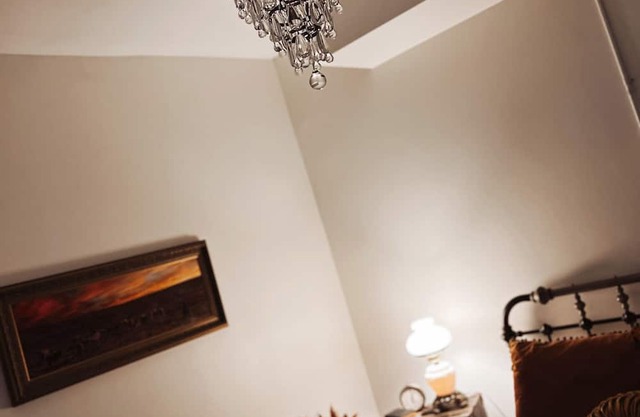 Romance Meets Historic Flint Hills Downtown Loft