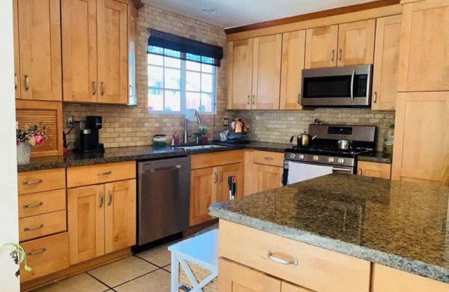 Charming 4-bedroom house in quiet family friendly neighborhood