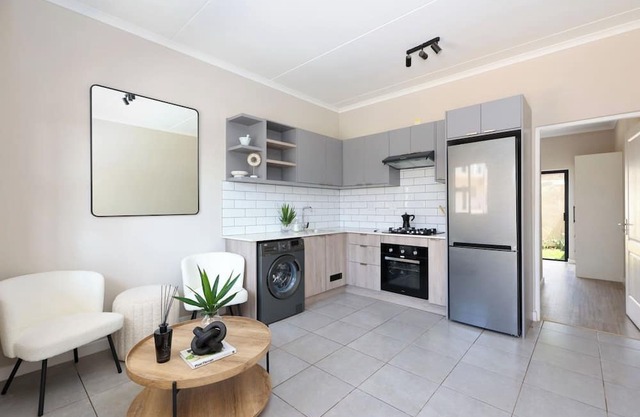 Cozy 2-bedroom apartment in charming Orlando with AC, WiFi