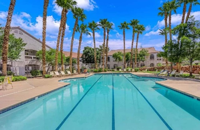 Urban Elegance: Carnegie, Henderson Hideaway