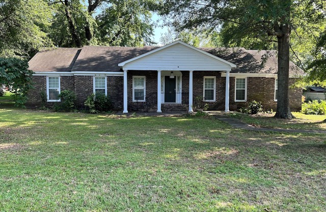 Spacious 4 bedroom 3 fullbath home <10 mi to Guntersville Lake, 20 mi to Cullman