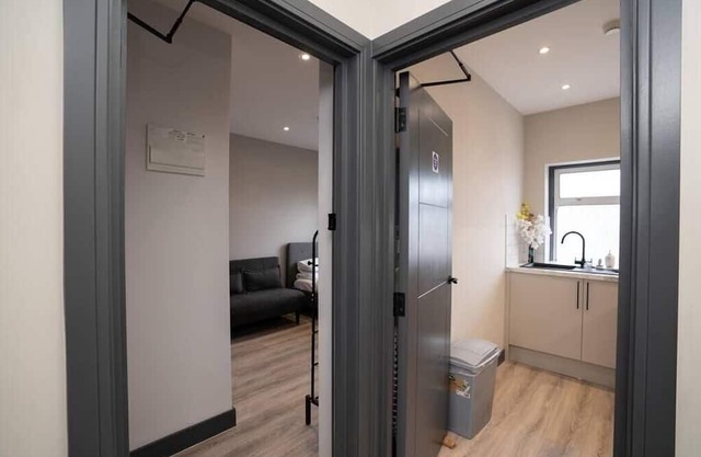 Cosy Ensuite Room in Southall, Great Links to LDN