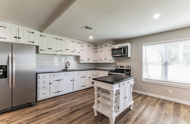 Charming barn with 2 bedrooms and WiFi, AC in Salado