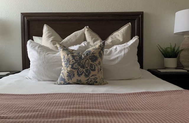 Private 2-bedroom guest house with AC, fitness area, WiFi in lovely Norco