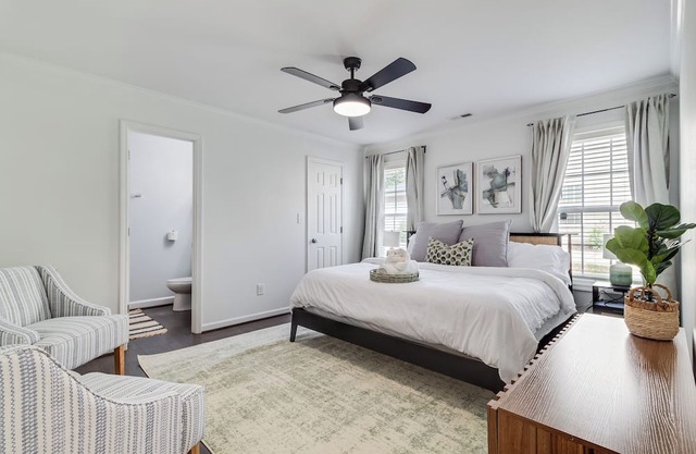 Cozy & Convenient Belmont Home perfect for families and working professionals!