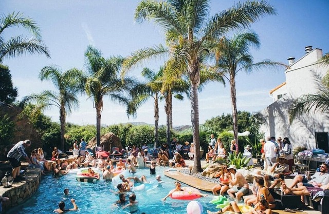 Large Private Estate w/POOL, Hiking & Mountain Views in Malibu Canyon