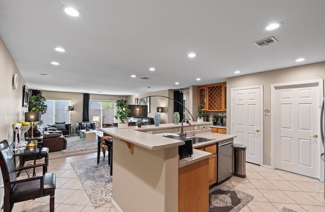 Spacious single story 4-bedroom house with WiFi and AC in pleasant Henderson