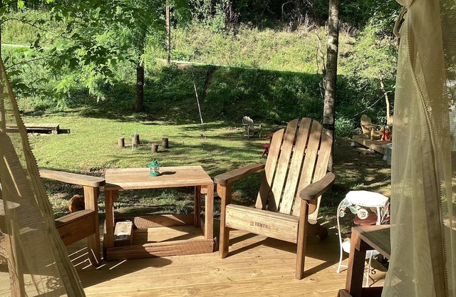 Luxury Tent Ultimate in privacy and amenities Only 7 minutes to attractions