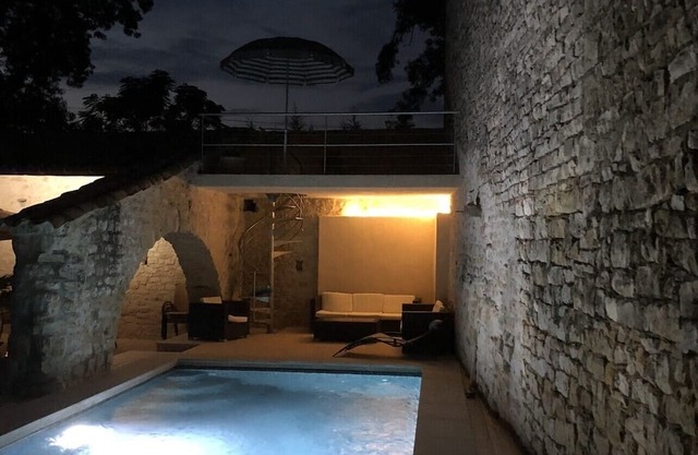Delightful 8-bedrooms stone houses next to Uzès with a beautiful mosaic pool!