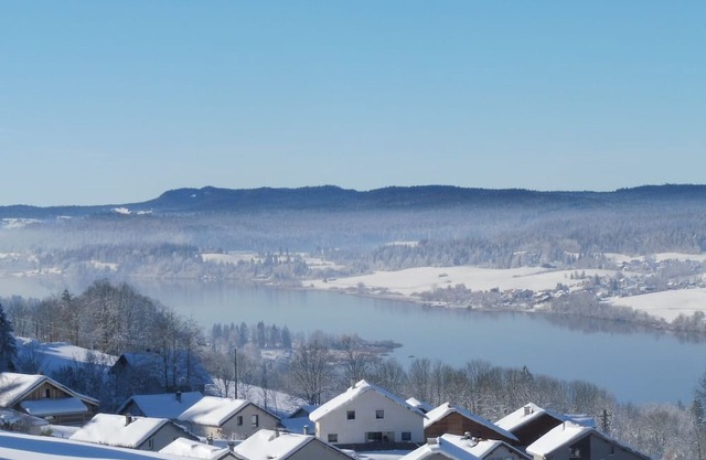 Calme vue sur le lac Rando, Activités Nautiques , Sport D'hiver Gastronomie !