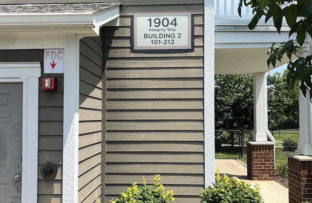 Louisville 1 bedroom fully furnished apartment!