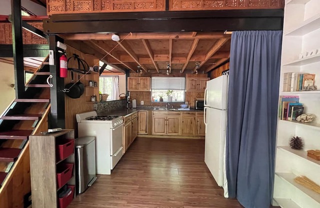 Cozy Family Florida Springs Cabin/ nestled on 10 acres of woods