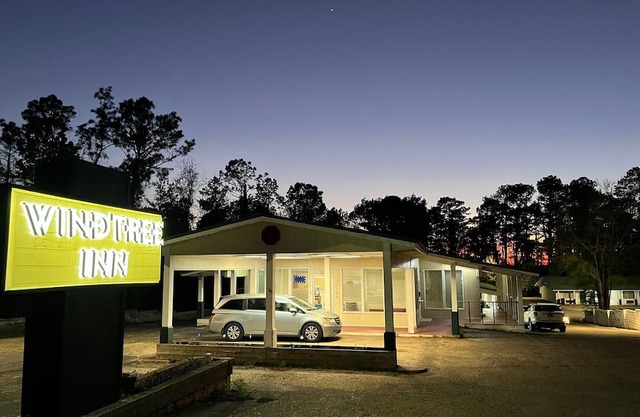 Quiet Lodge, with FREE WIFI and FREE BREAKFAST. Pet friendly!