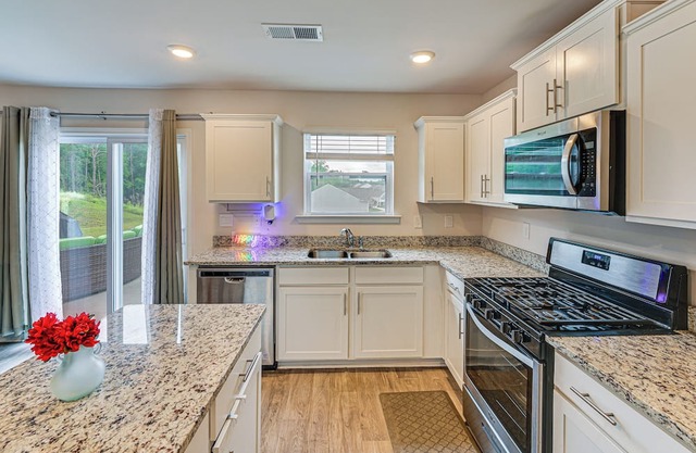 Greenville Area Getaway w/ Patio & Backyard!