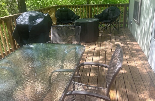 A Cozy cabin only mins to Clarksville tn