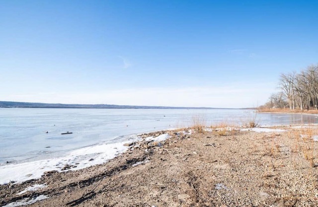 SUNSET LODGE - Spacious 3BD with Beachfront Views