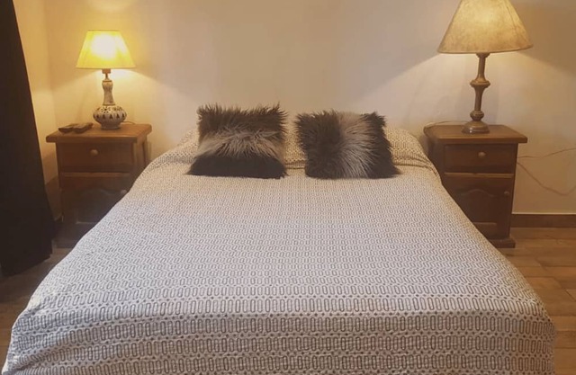Stylish Retreat with Parking at the Entrance to City