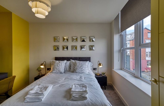 Renaissance 1: 1 BR in Southport's Premier Block