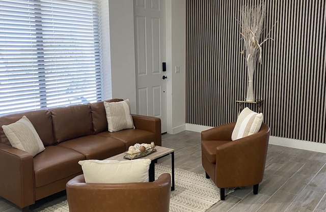Cozy studio near plaza and golf course. Pet friendly