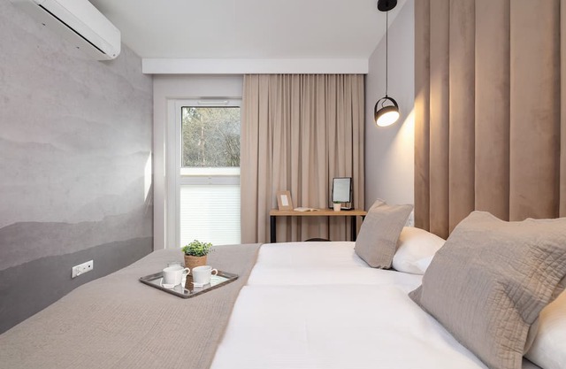 Bright Apartment Kraków by Renters