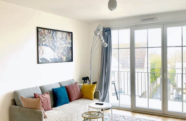 Homerez - Beautiful apartement for 4 ppl. with balcony at Villiers-sur-Marne