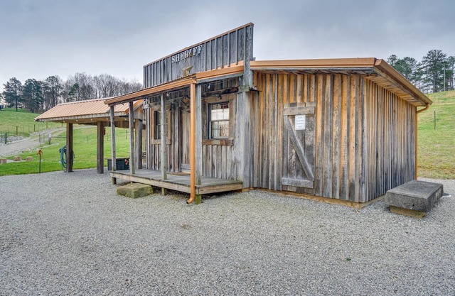 Rustic Wellston Cabin w/ Fire Pits & ATV Trails!