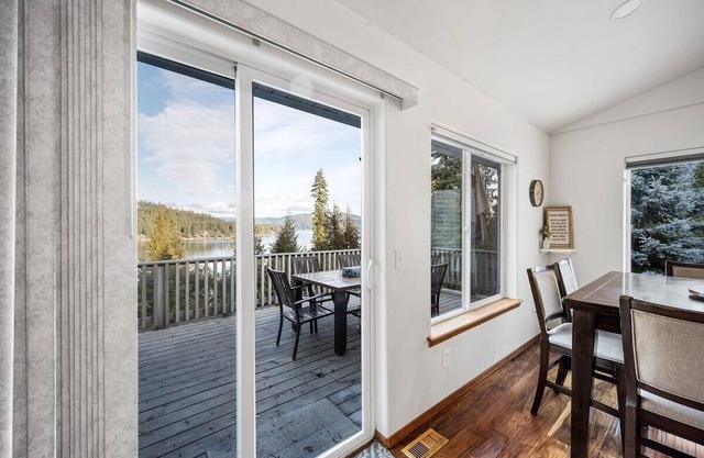Lake View Escape w/ Patio, Balcony, Fire pit & BBQ