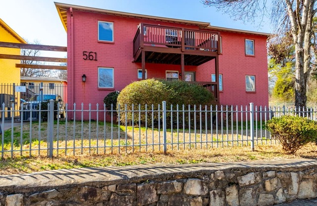 Cozy 2 Bedroom Condo Downtown Atlanta 5 mins from Mercedes Benz & State Farm
