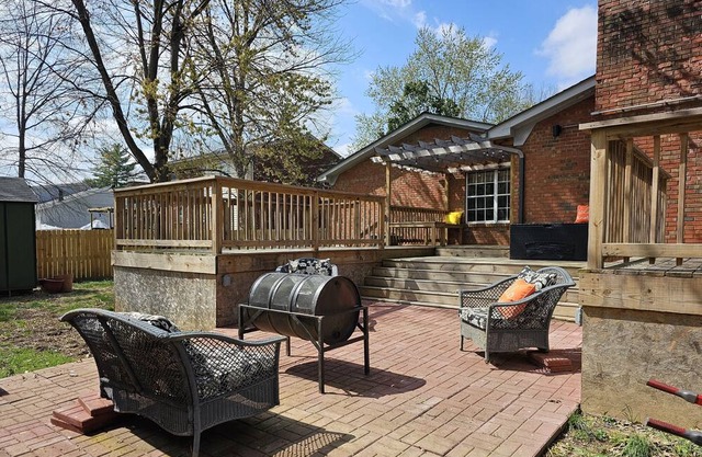 New lower price! Spacious single family home near Churchill Downs!