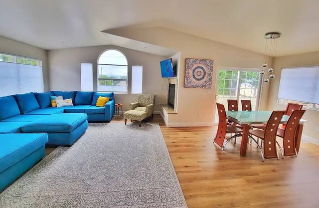 Spacious, Newly Renovated, PetFriendly by Monterey