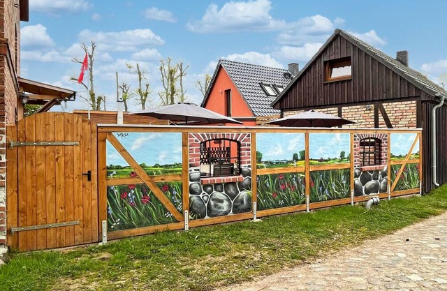 On the outskirts of Melzow, just a few steps from the forest with extensive, beautiful hiking trails