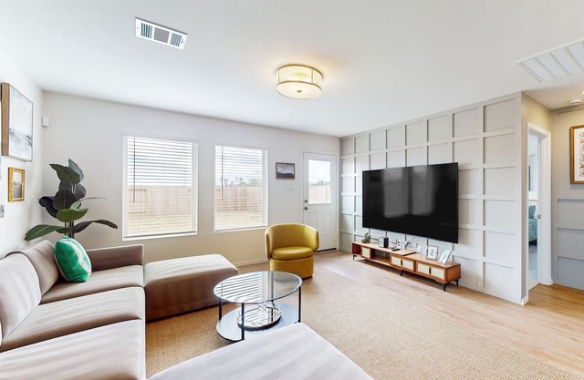Stylish & spacious getaway with large fenced yard & W/D - near lakes & golf