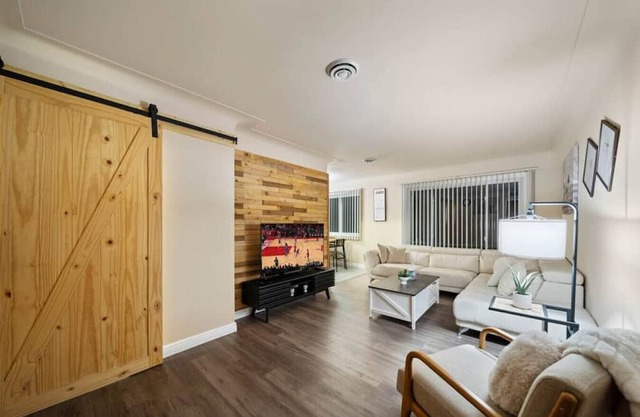 Modern Cozy 1 Bedroom Apartment in Shelby Township