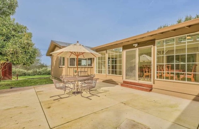 Central Location, cozy 10 Acre Prunedale home - Near Monterey, Carmel, & more