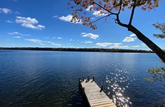 Quaint & rustic 2-bedroom camp on Echo Lake